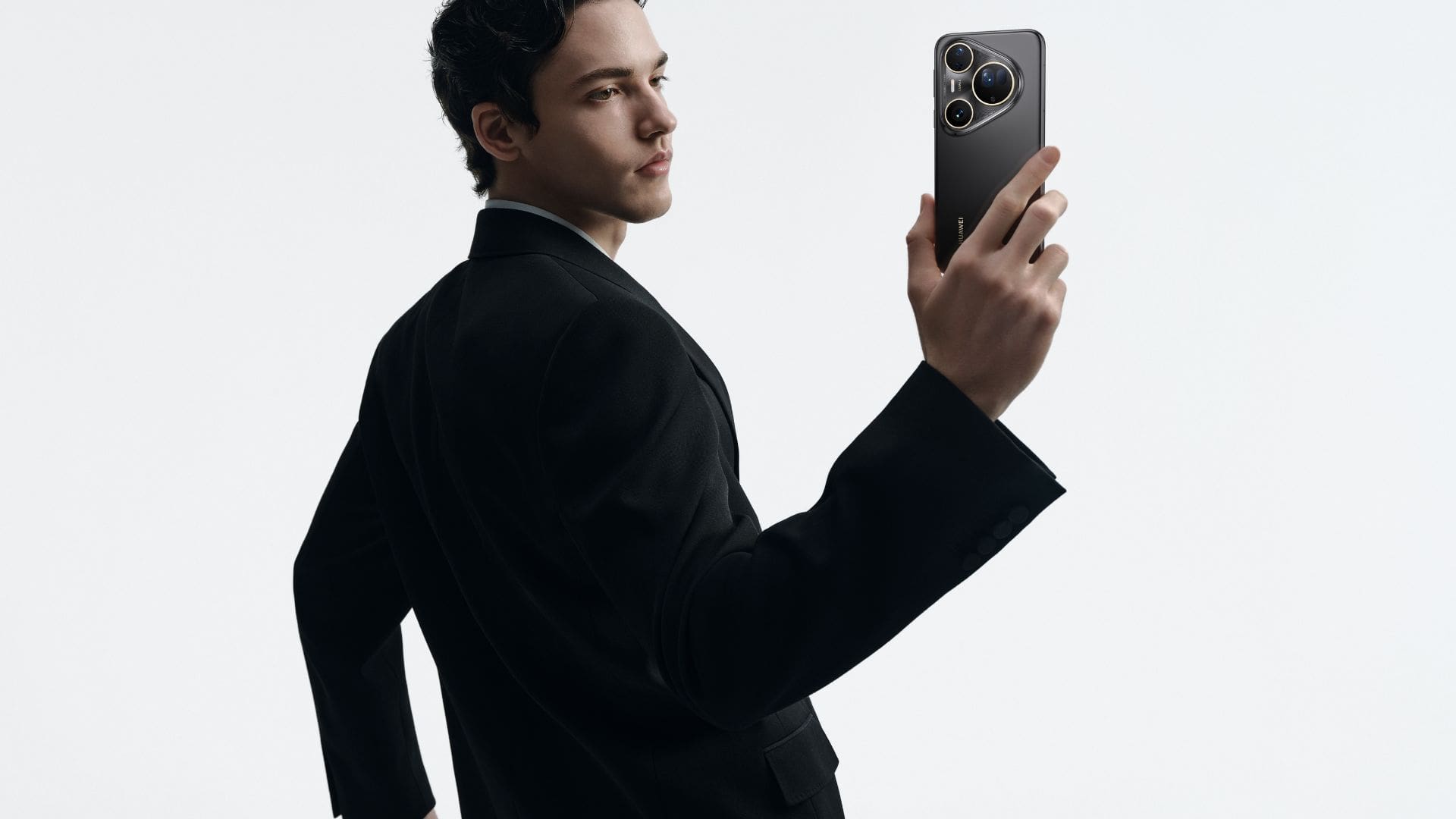 Introducing the HUAWEI Pura 80 Series with Ultra Lighting Camera and Elegant Design